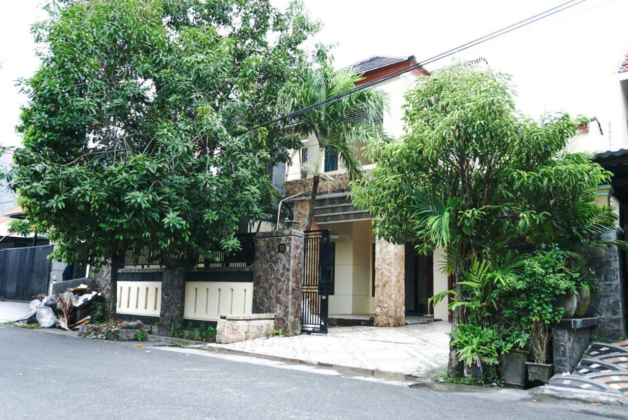 Green Surabaya Homey Exterior photo