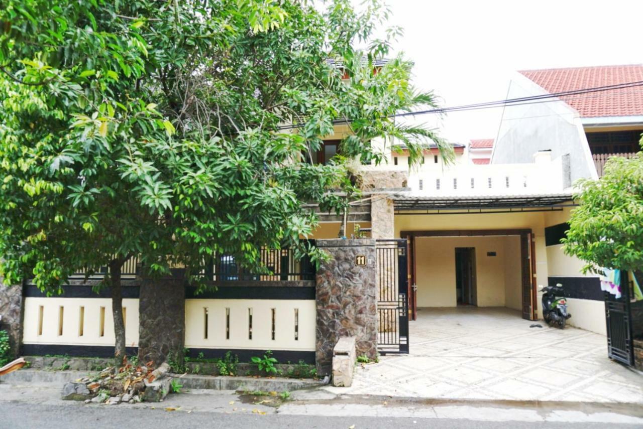 Green Surabaya Homey Exterior photo